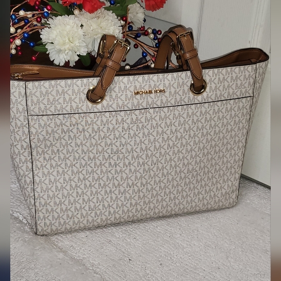 Michael Kors Large Jet Set Tote - Picture 1 of 7